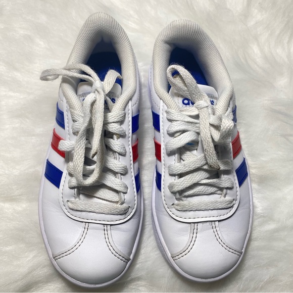 Adidas Kids Unisex Grand Court 2.0 Sneaker White Blue and Red Size 11K - Picture 3 of 9